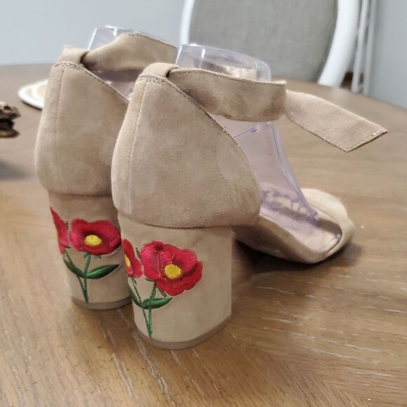 Alex & Alex(Saks Fifth Avenue)Suede Tan Stacked Heels with Embroidery , Size 10 - Picture 2 of 9